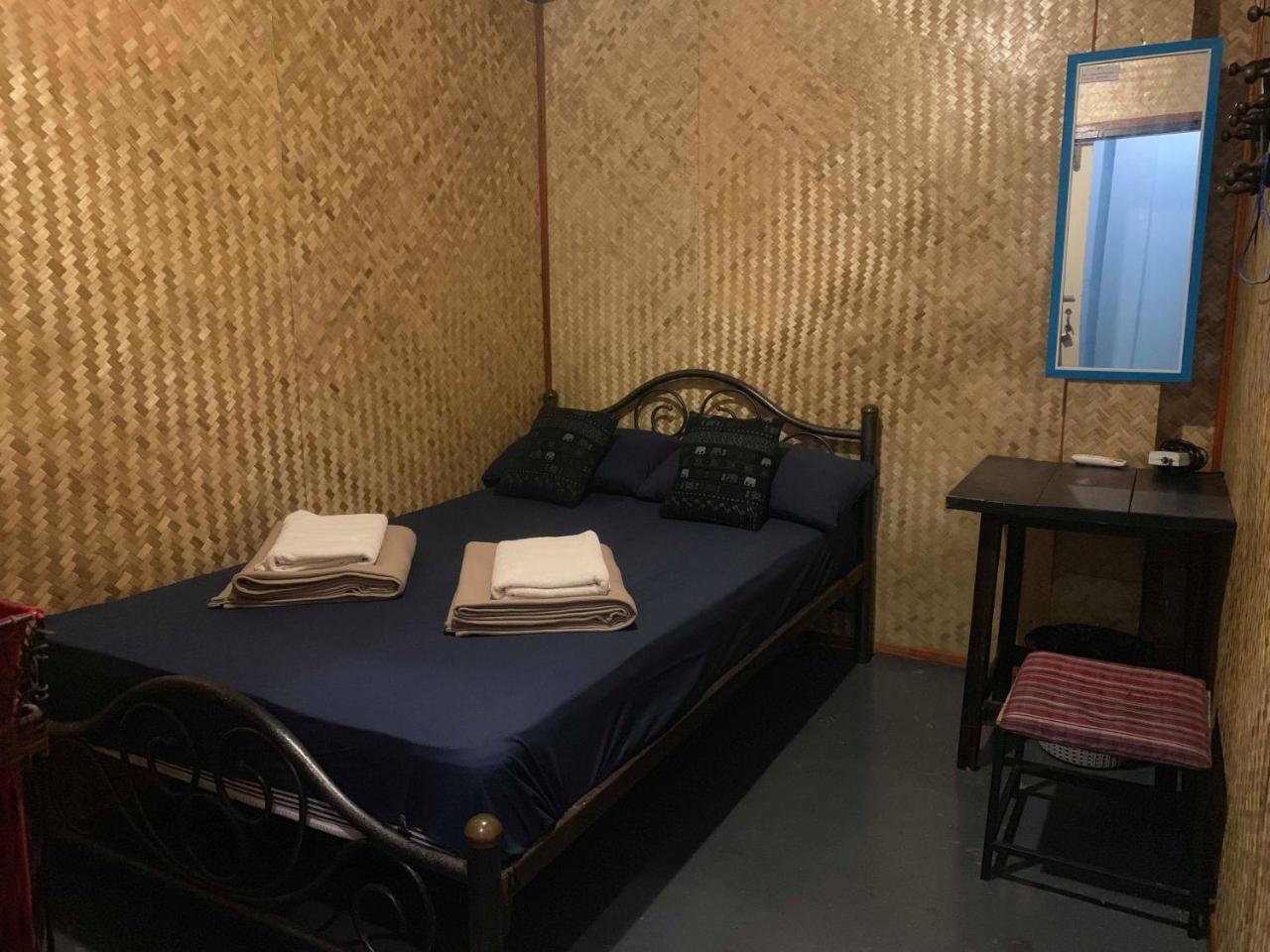 J Giant Hostel Csiangmaj Kültér fotó