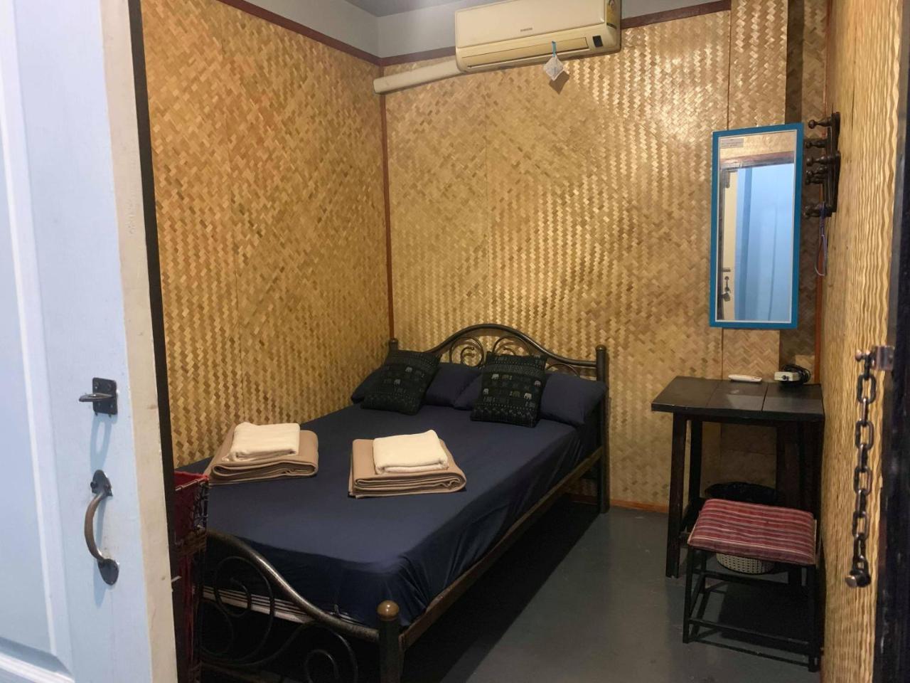 J Giant Hostel Csiangmaj Kültér fotó